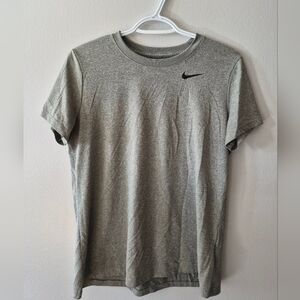 Nike Heather Gray Short Sleeve TeeNike Dri-FIT T-Shirt – Women’s Large